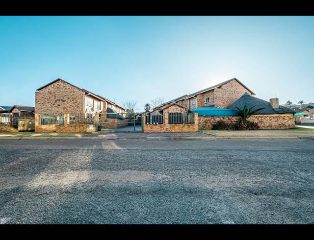 2 BEDROOM TOWNHOUSE FOR SALE IN LINDHAVEN